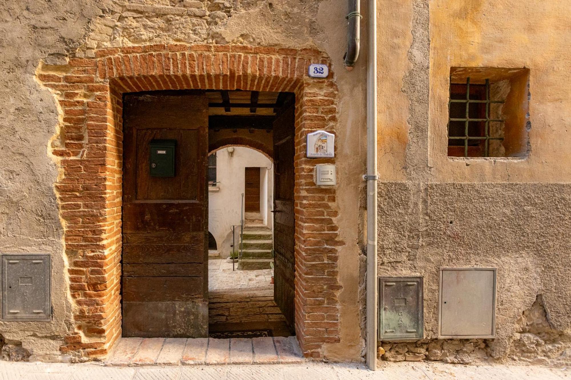 La Corte Del Podesta Sarteano Bagian luar foto